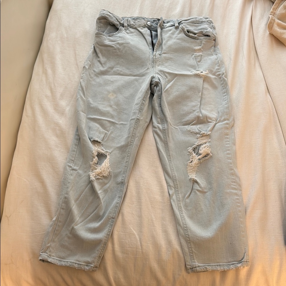 Women's Distressed Jeans in Light Blue